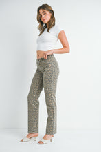 Load image into Gallery viewer, HR Straight leg leopard
