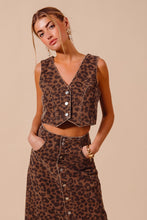 Load image into Gallery viewer, Leopard Button Vest
