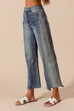 Load image into Gallery viewer, Two-Tone Mid-Rise Denim Jean
