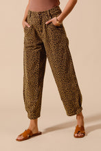 Load image into Gallery viewer, Leopard Barrel  Jean
